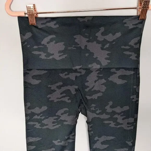 Spanx Camo Print Look at Me Now Cropped Seamless Leggings Size Large - Picture 3 of 7